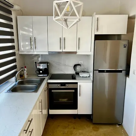 Serene Blanc, Paros Daire