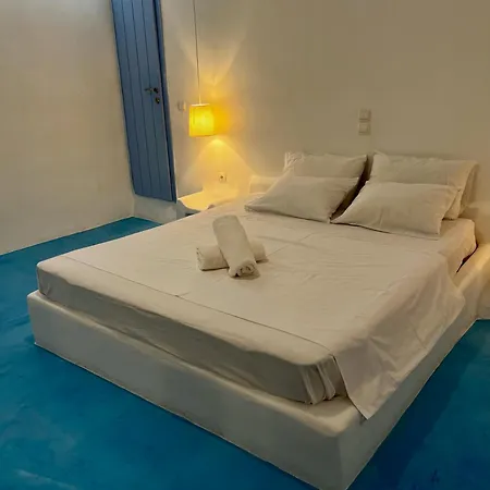 Serene Blanc, Paros Daire