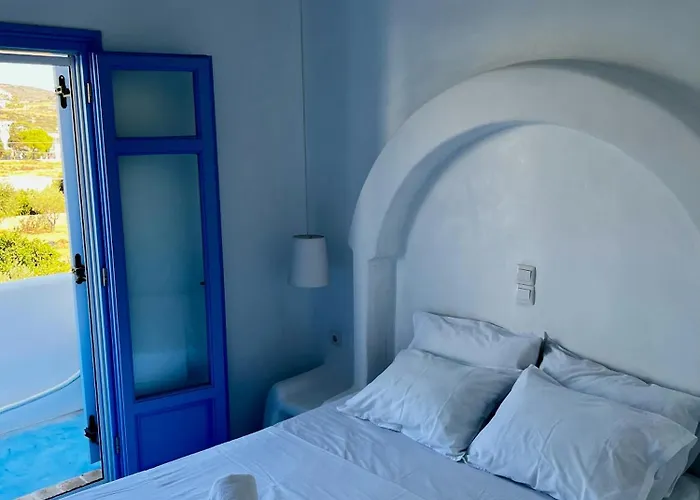 Serene Blanc, Paros *